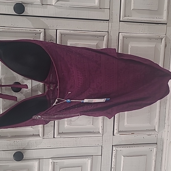 NWT Bleu Rod Beattie Size 10 Halter Cherry Wine - Picture 4 of 4